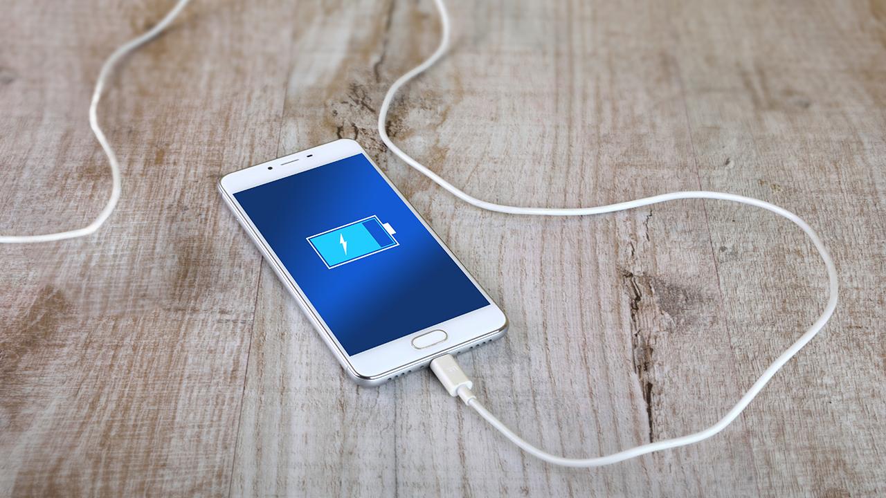 How Much Does It Cost to Charge Your Smartphone? - MyMemory Blog