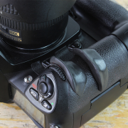 How to create a custom camera grip with Sugru | Photo: Sugru