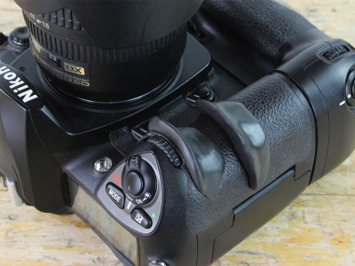 How to create a custom camera grip with Sugru | Photo: Sugru