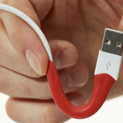 How to Fix a Broken USB Cable With Sugru | Photo: Sugru